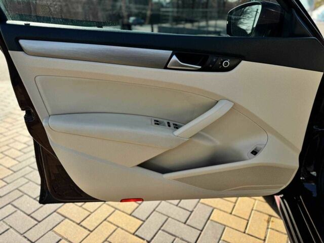 Червоний Фольксваген Пассат, об'ємом двигуна 2 л та пробігом 147 тис. км за 12900 $, фото 10 на Automoto.ua