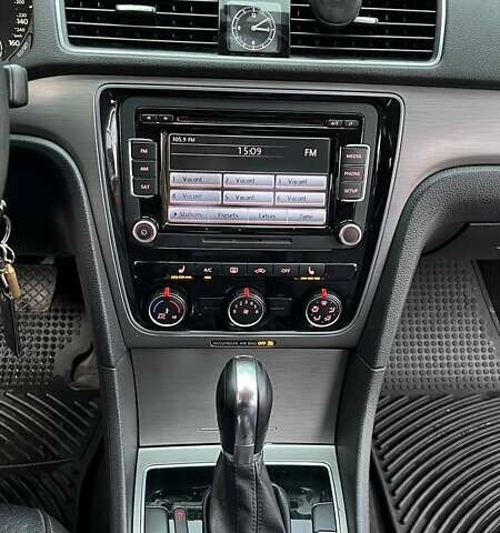 Красный Фольксваген Пассат, объемом двигателя 1.8 л и пробегом 191 тыс. км за 12400 $, фото 13 на Automoto.ua