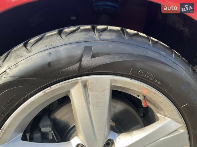 Красный Фольксваген Пассат, объемом двигателя 2 л и пробегом 171 тыс. км за 13500 $, фото 10 на Automoto.ua