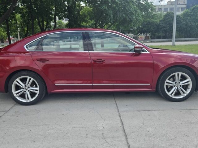 Красный Фольксваген Пассат, объемом двигателя 1.8 л и пробегом 175 тыс. км за 9000 $, фото 1 на Automoto.ua