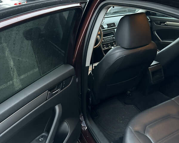 Червоний Фольксваген Пассат, об'ємом двигуна 1.8 л та пробігом 196 тис. км за 7500 $, фото 12 на Automoto.ua