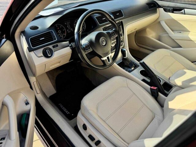 Червоний Фольксваген Пассат, об'ємом двигуна 2 л та пробігом 147 тис. км за 12900 $, фото 11 на Automoto.ua