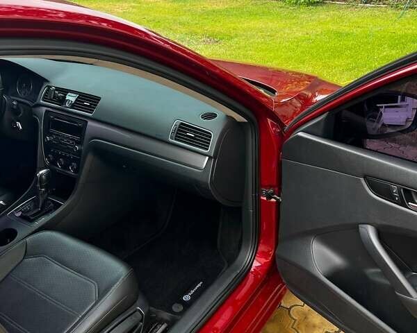 Красный Фольксваген Пассат, объемом двигателя 1.8 л и пробегом 219 тыс. км за 9800 $, фото 24 на Automoto.ua