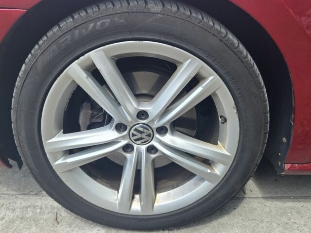 Красный Фольксваген Пассат, объемом двигателя 1.8 л и пробегом 175 тыс. км за 9000 $, фото 11 на Automoto.ua