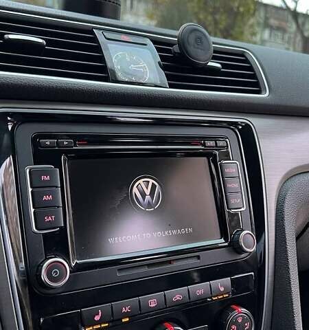 Красный Фольксваген Пассат, объемом двигателя 1.8 л и пробегом 191 тыс. км за 12400 $, фото 12 на Automoto.ua