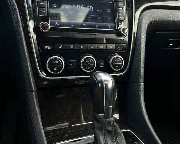 Красный Фольксваген Пассат, объемом двигателя 2 л и пробегом 250 тыс. км за 10750 $, фото 13 на Automoto.ua