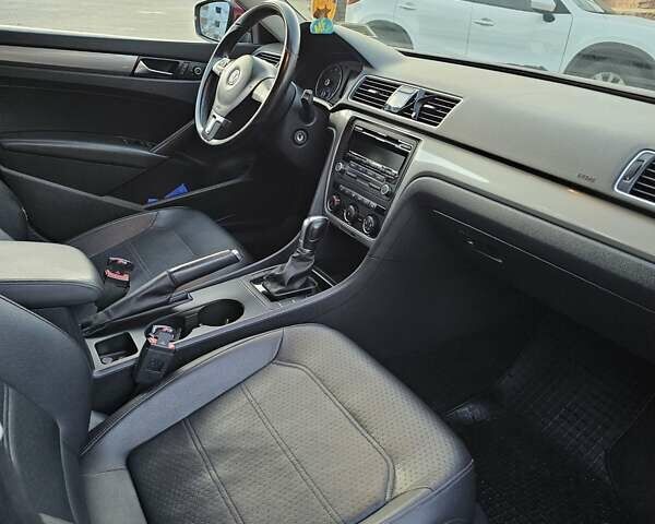 Красный Фольксваген Пассат, объемом двигателя 1.8 л и пробегом 202 тыс. км за 8400 $, фото 16 на Automoto.ua