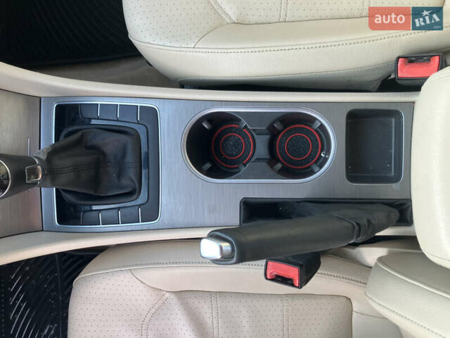 Красный Фольксваген Пассат, объемом двигателя 2 л и пробегом 171 тыс. км за 13500 $, фото 2 на Automoto.ua