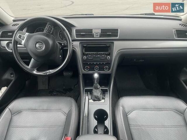 Красный Фольксваген Пассат, объемом двигателя 1.78 л и пробегом 139 тыс. км за 9400 $, фото 14 на Automoto.ua