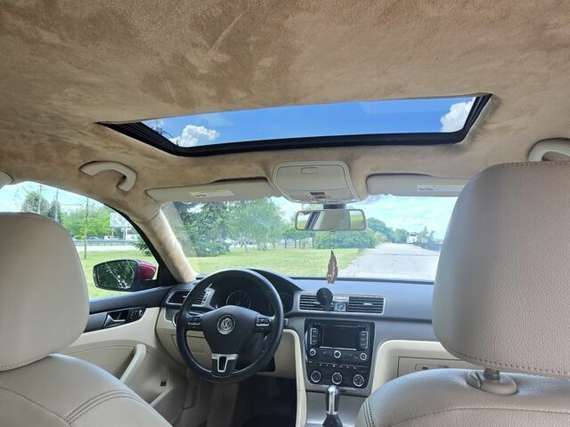 Красный Фольксваген Пассат, объемом двигателя 1.8 л и пробегом 175 тыс. км за 9000 $, фото 7 на Automoto.ua