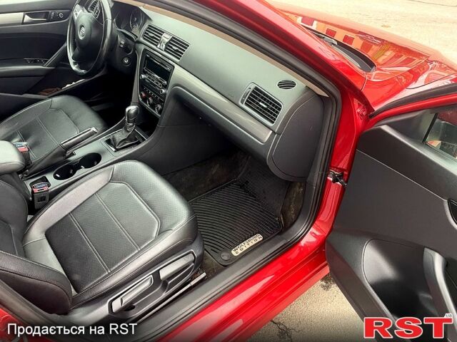 Красный Фольксваген Пассат, объемом двигателя 1.8 л и пробегом 139 тыс. км за 9000 $, фото 9 на Automoto.ua