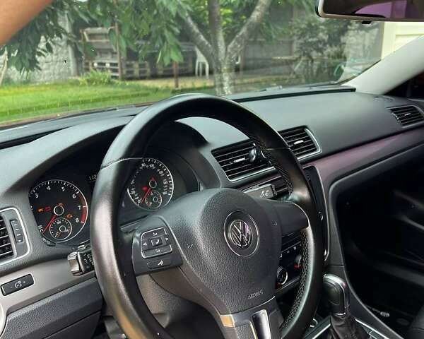 Красный Фольксваген Пассат, объемом двигателя 1.8 л и пробегом 219 тыс. км за 9800 $, фото 18 на Automoto.ua