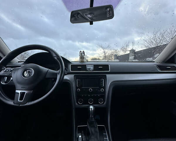 Красный Фольксваген Пассат, объемом двигателя 1.8 л и пробегом 222 тыс. км за 9600 $, фото 23 на Automoto.ua