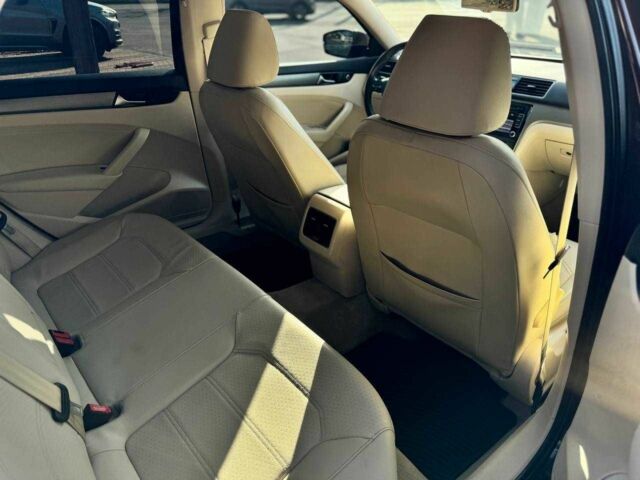 Червоний Фольксваген Пассат, об'ємом двигуна 2 л та пробігом 147 тис. км за 12900 $, фото 15 на Automoto.ua