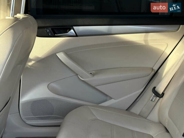 Червоний Фольксваген Пассат, об'ємом двигуна 1.8 л та пробігом 134 тис. км за 9850 $, фото 43 на Automoto.ua