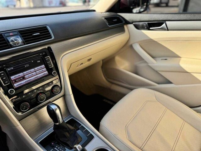 Червоний Фольксваген Пассат, об'ємом двигуна 2 л та пробігом 147 тис. км за 12900 $, фото 12 на Automoto.ua