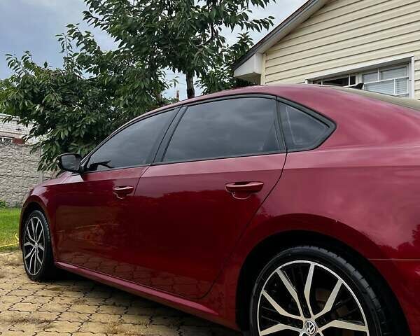 Красный Фольксваген Пассат, объемом двигателя 1.8 л и пробегом 219 тыс. км за 9800 $, фото 4 на Automoto.ua