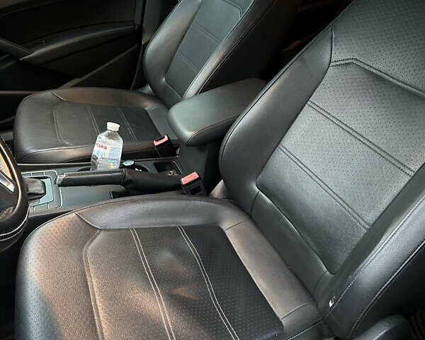 Червоний Фольксваген Пассат, об'ємом двигуна 1.8 л та пробігом 196 тис. км за 7500 $, фото 10 на Automoto.ua