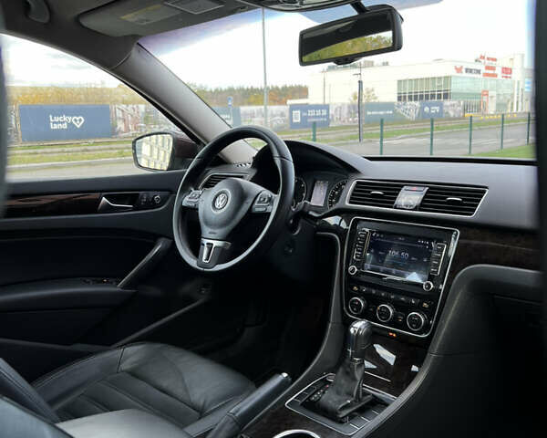 Красный Фольксваген Пассат, объемом двигателя 2 л и пробегом 250 тыс. км за 10750 $, фото 11 на Automoto.ua