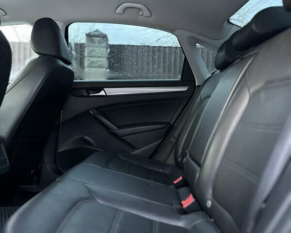 Красный Фольксваген Пассат, объемом двигателя 1.8 л и пробегом 222 тыс. км за 9600 $, фото 44 на Automoto.ua