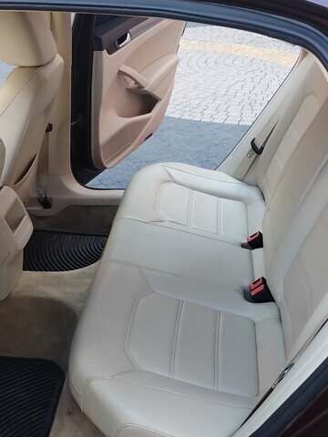 Червоний Фольксваген Пассат, об'ємом двигуна 1.8 л та пробігом 153 тис. км за 10700 $, фото 18 на Automoto.ua