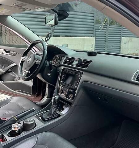 Красный Фольксваген Пассат, объемом двигателя 1.8 л и пробегом 191 тыс. км за 12400 $, фото 10 на Automoto.ua