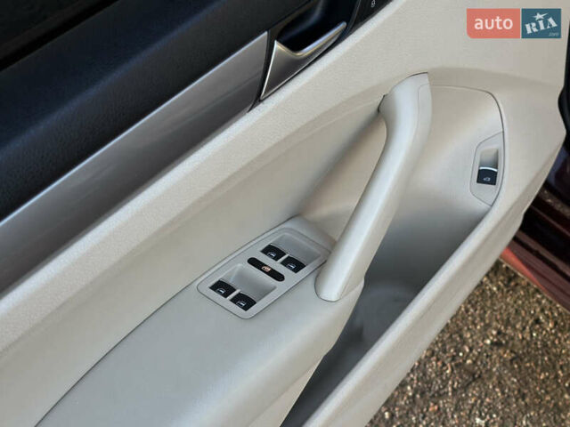 Червоний Фольксваген Пассат, об'ємом двигуна 1.8 л та пробігом 134 тис. км за 9850 $, фото 20 на Automoto.ua