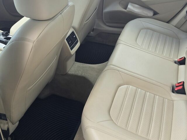 Красный Фольксваген Пассат, объемом двигателя 1.8 л и пробегом 175 тыс. км за 9000 $, фото 5 на Automoto.ua