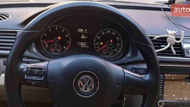 Червоний Фольксваген Пассат, об'ємом двигуна 1.8 л та пробігом 153 тис. км за 10700 $, фото 15 на Automoto.ua