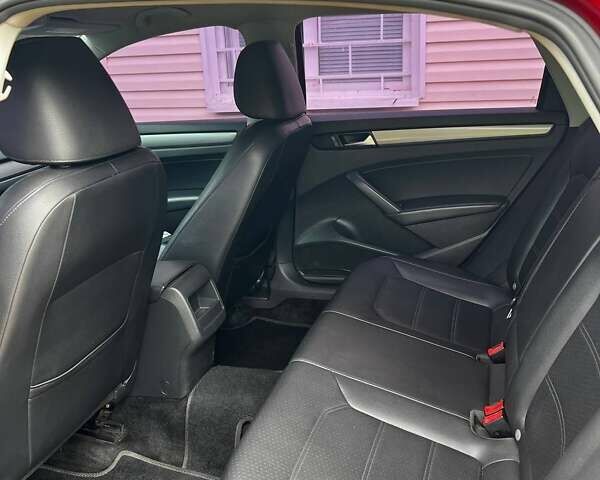 Красный Фольксваген Пассат, объемом двигателя 1.8 л и пробегом 219 тыс. км за 9800 $, фото 22 на Automoto.ua