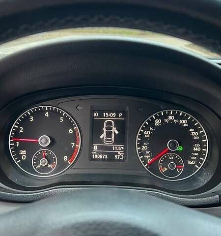 Красный Фольксваген Пассат, объемом двигателя 1.8 л и пробегом 191 тыс. км за 12400 $, фото 23 на Automoto.ua