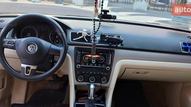 Червоний Фольксваген Пассат, об'ємом двигуна 1.8 л та пробігом 153 тис. км за 10700 $, фото 12 на Automoto.ua