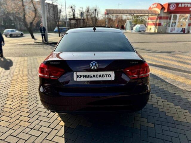 Червоний Фольксваген Пассат, об'ємом двигуна 2 л та пробігом 147 тис. км за 12900 $, фото 6 на Automoto.ua