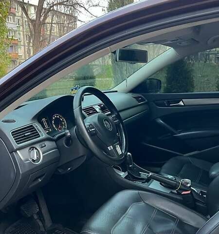 Красный Фольксваген Пассат, объемом двигателя 1.8 л и пробегом 191 тыс. км за 12400 $, фото 9 на Automoto.ua