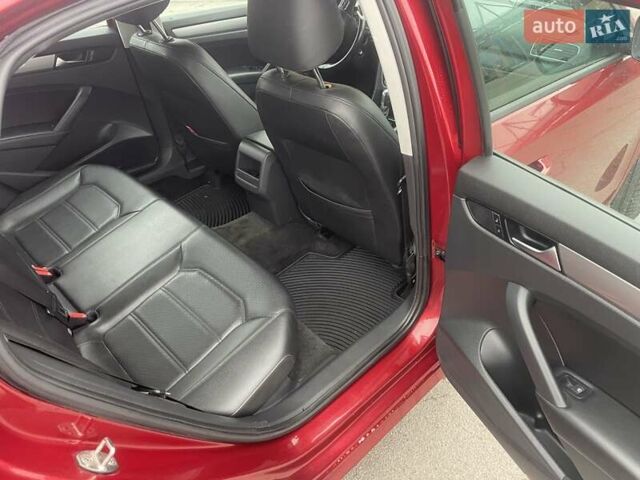 Красный Фольксваген Пассат, объемом двигателя 1.78 л и пробегом 139 тыс. км за 9400 $, фото 18 на Automoto.ua