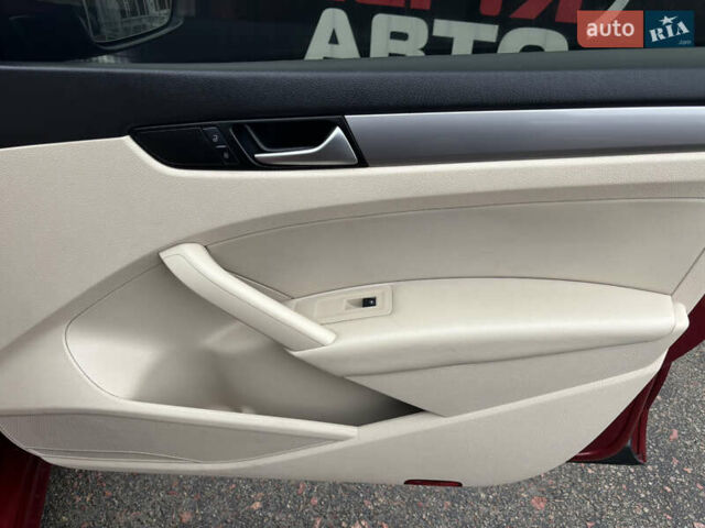 Красный Фольксваген Пассат, объемом двигателя 1.8 л и пробегом 247 тыс. км за 10900 $, фото 14 на Automoto.ua