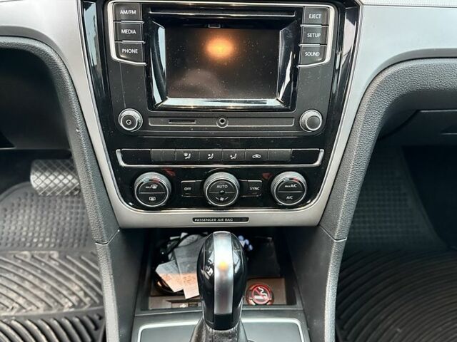 Красный Фольксваген Пассат, объемом двигателя 1.8 л и пробегом 127 тыс. км за 11499 $, фото 14 на Automoto.ua