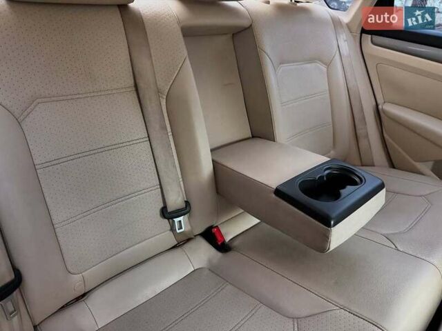 Красный Фольксваген Пассат, объемом двигателя 1.8 л и пробегом 211 тыс. км за 7400 $, фото 9 на Automoto.ua