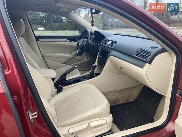 Червоний Фольксваген Пассат, об'ємом двигуна 1.8 л та пробігом 195 тис. км за 8800 $, фото 12 на Automoto.ua