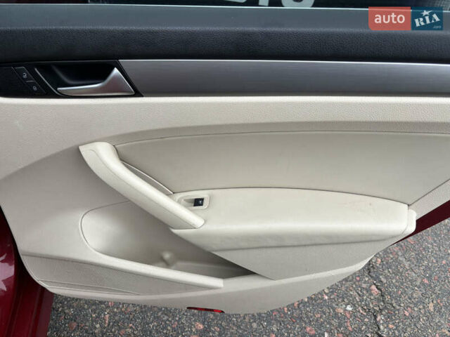 Красный Фольксваген Пассат, объемом двигателя 1.8 л и пробегом 247 тыс. км за 10900 $, фото 12 на Automoto.ua