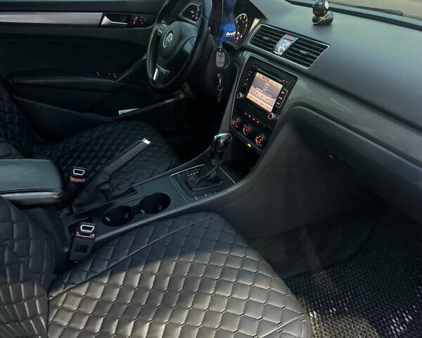 Красный Фольксваген Пассат, объемом двигателя 1.8 л и пробегом 167 тыс. км за 10000 $, фото 11 на Automoto.ua