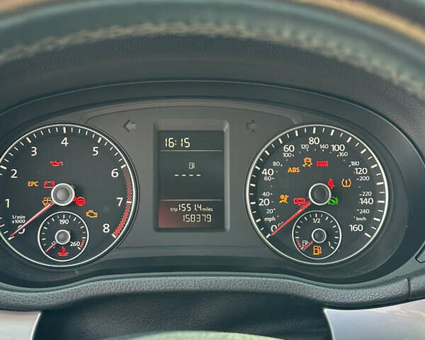 Червоний Фольксваген Пассат, об'ємом двигуна 1.8 л та пробігом 160 тис. км за 10800 $, фото 13 на Automoto.ua