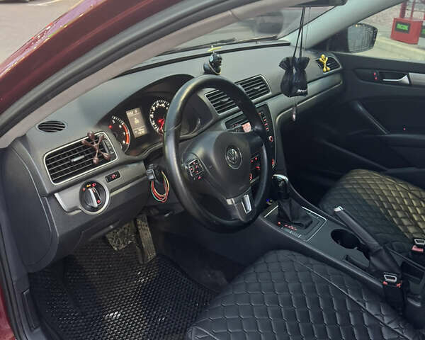 Красный Фольксваген Пассат, объемом двигателя 1.8 л и пробегом 167 тыс. км за 10000 $, фото 9 на Automoto.ua