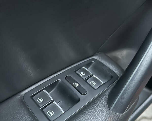 Червоний Фольксваген Пассат, об'ємом двигуна 1.8 л та пробігом 192 тис. км за 9900 $, фото 25 на Automoto.ua