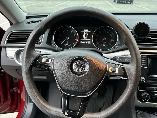 Красный Фольксваген Пассат, объемом двигателя 1.8 л и пробегом 127 тыс. км за 11499 $, фото 12 на Automoto.ua