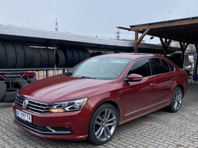 Красный Фольксваген Пассат, объемом двигателя 1.8 л и пробегом 178 тыс. км за 12700 $, фото 2 на Automoto.ua