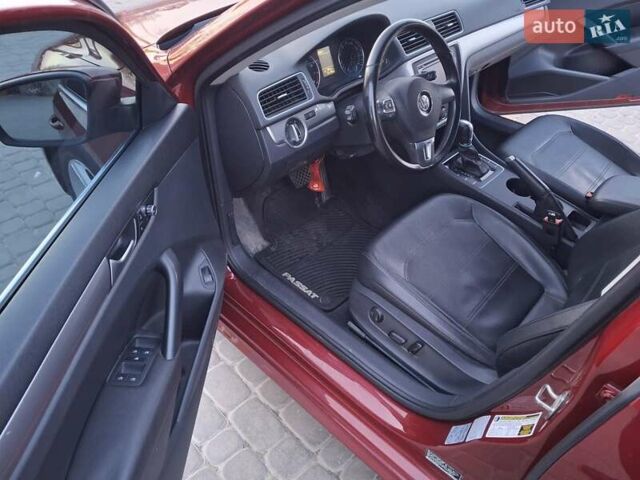 Красный Фольксваген Пассат, объемом двигателя 1.8 л и пробегом 98 тыс. км за 9500 $, фото 3 на Automoto.ua