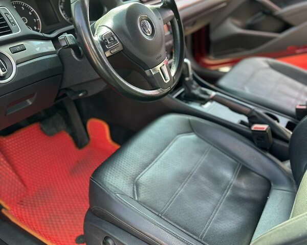 Червоний Фольксваген Пассат, об'ємом двигуна 1.8 л та пробігом 160 тис. км за 10800 $, фото 16 на Automoto.ua