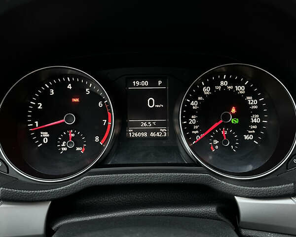 Красный Фольксваген Пассат, объемом двигателя 1.8 л и пробегом 126 тыс. км за 12048 $, фото 18 на Automoto.ua