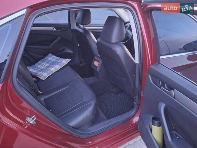Красный Фольксваген Пассат, объемом двигателя 1.8 л и пробегом 98 тыс. км за 9500 $, фото 8 на Automoto.ua